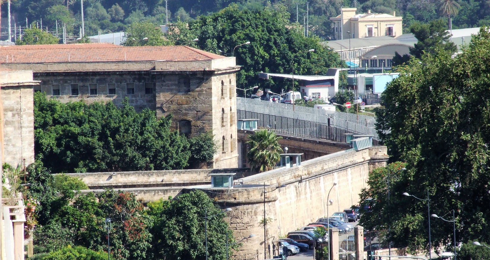 Detenuti aggrediscono l’agente in carcere: ancora violenza all’Ucciardone