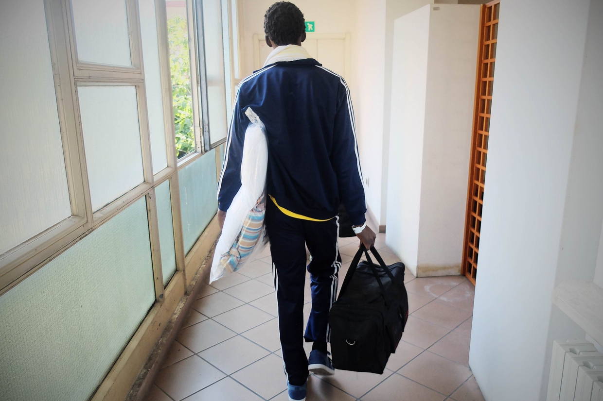 Migranti, calo dei non comunitari, ma sarebbero soltanto nascosti