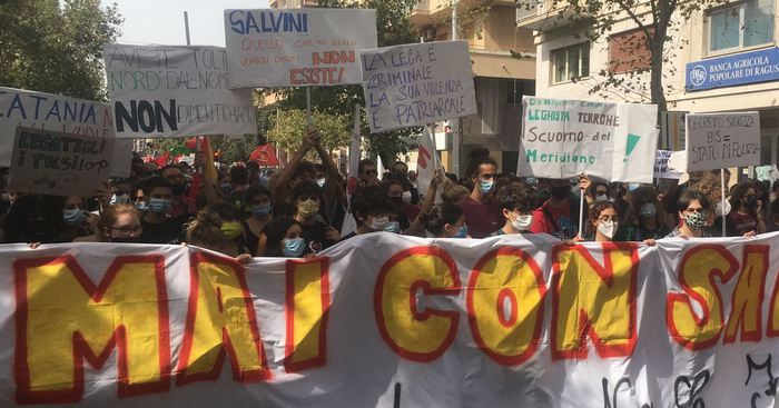 Open arms, presidio attivisti all’ingresso dell’aula bunker