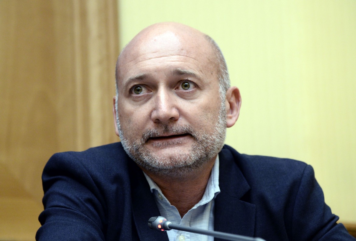 Migranti, ricorso al Tar per il fermo della nave Sea Watch 4