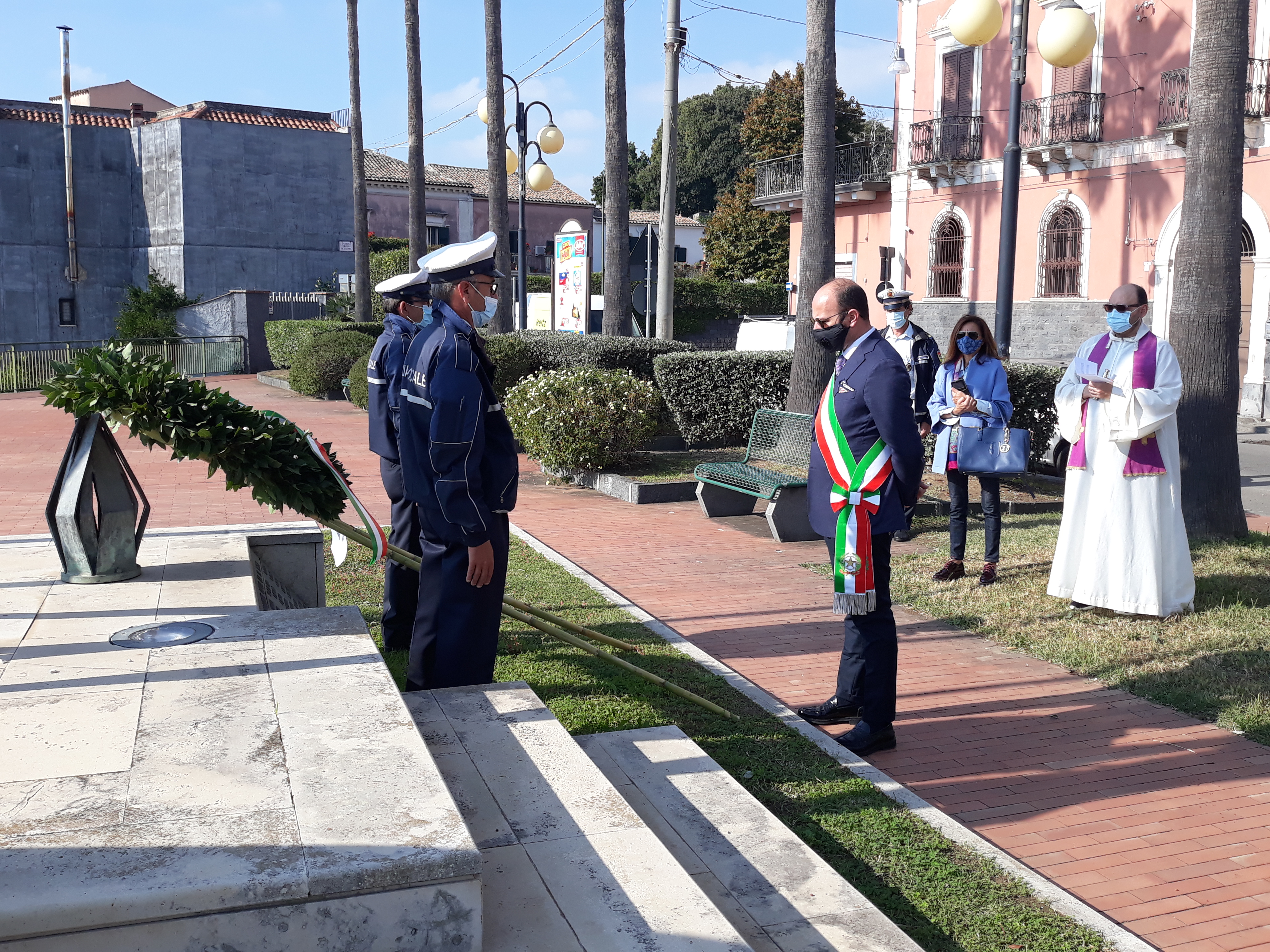 Commemorazione dei caduti, depositata corona d’alloro dal sindaco di San Gregorio Carmelo Corsaro