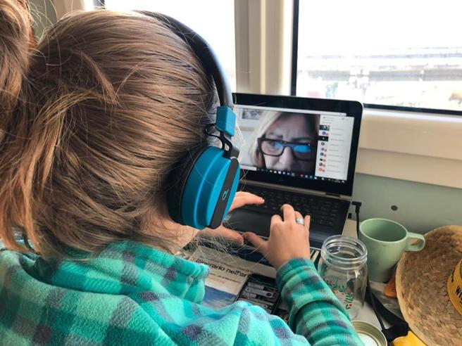 Scuola a distanza, piace a uno studente su due ma mancano gli amici e la ricreazione