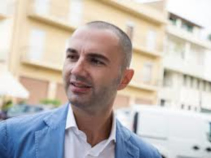 Castellammare, sale la differenziata ma troppi incivili