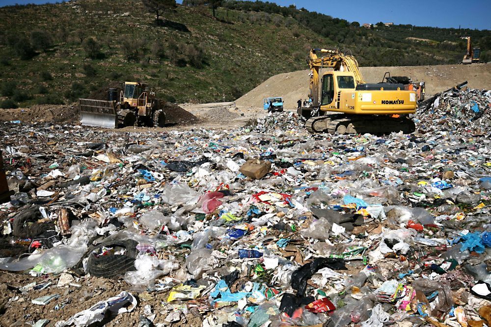 Rifiuti, la Regione verso la chiusura di 500 vecchie discariche
