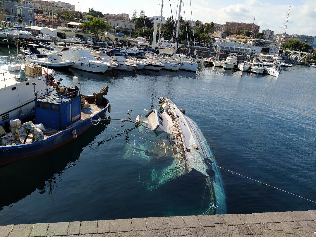 Ognina, bonifica per il porticciolo-pattumiera Ognina, bonifica per il porticciolo-pattumiera