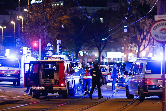 Vienna, morti e molti feriti, ucciso terrorista dell’Isis