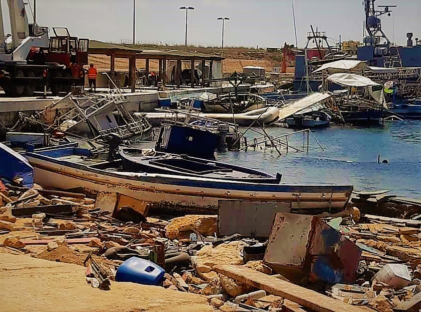 Maltempo, Lampedusa, i barchini provocano danni nel porto