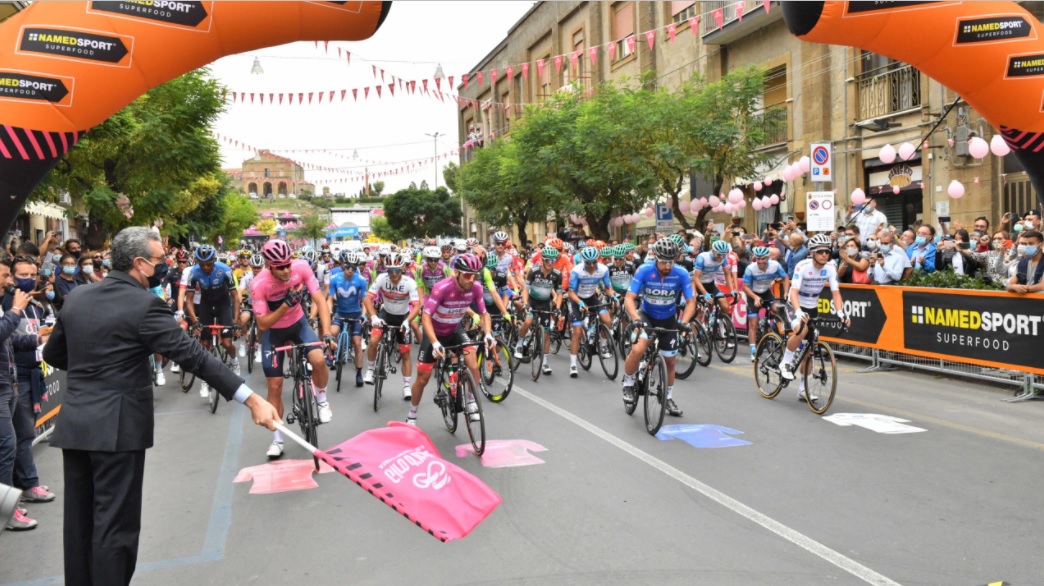 Bici, motori e paesaggi, la Sicilia tra Giro e Targa Florio