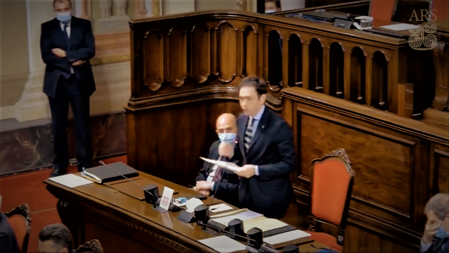 Coronavirus, l’Assemblea siciliana respinge la censura a Razza