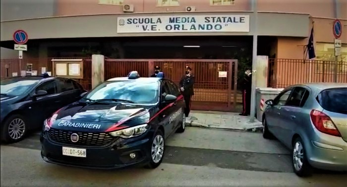 Tik tok, “istigazione al suicidio” per influencer siciliana