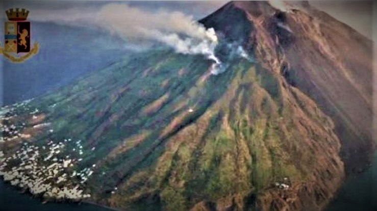 Stromboli, notte tranquilla dopo le forti esplosioni di ieri sera
