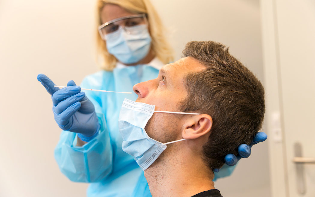 Green pass, farmacie resistono all’assalto dei lavoratori no vax