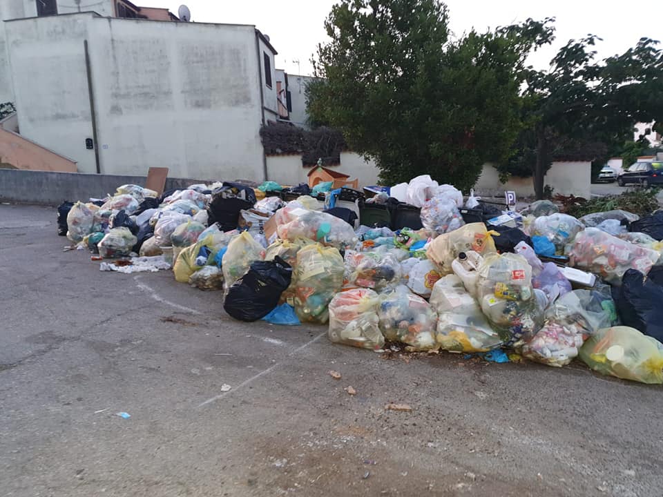 Rifiuti e proteste, Favara vuole tornare alla normalità