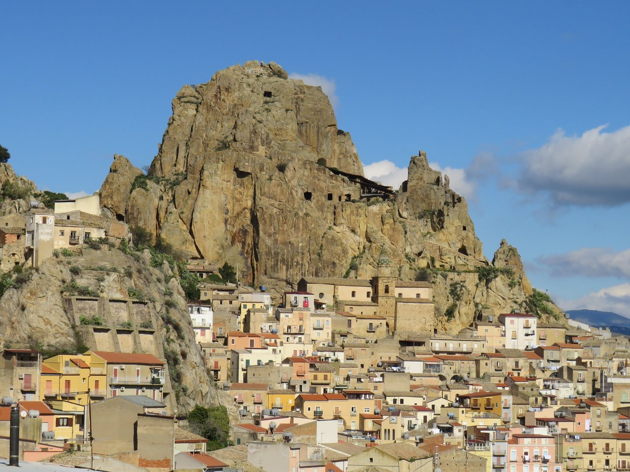 Gagliano al fianco di cittadini e imprese in crisi