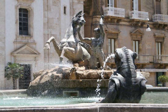 Caltanissetta, manutenzione per la fontana del Tritone