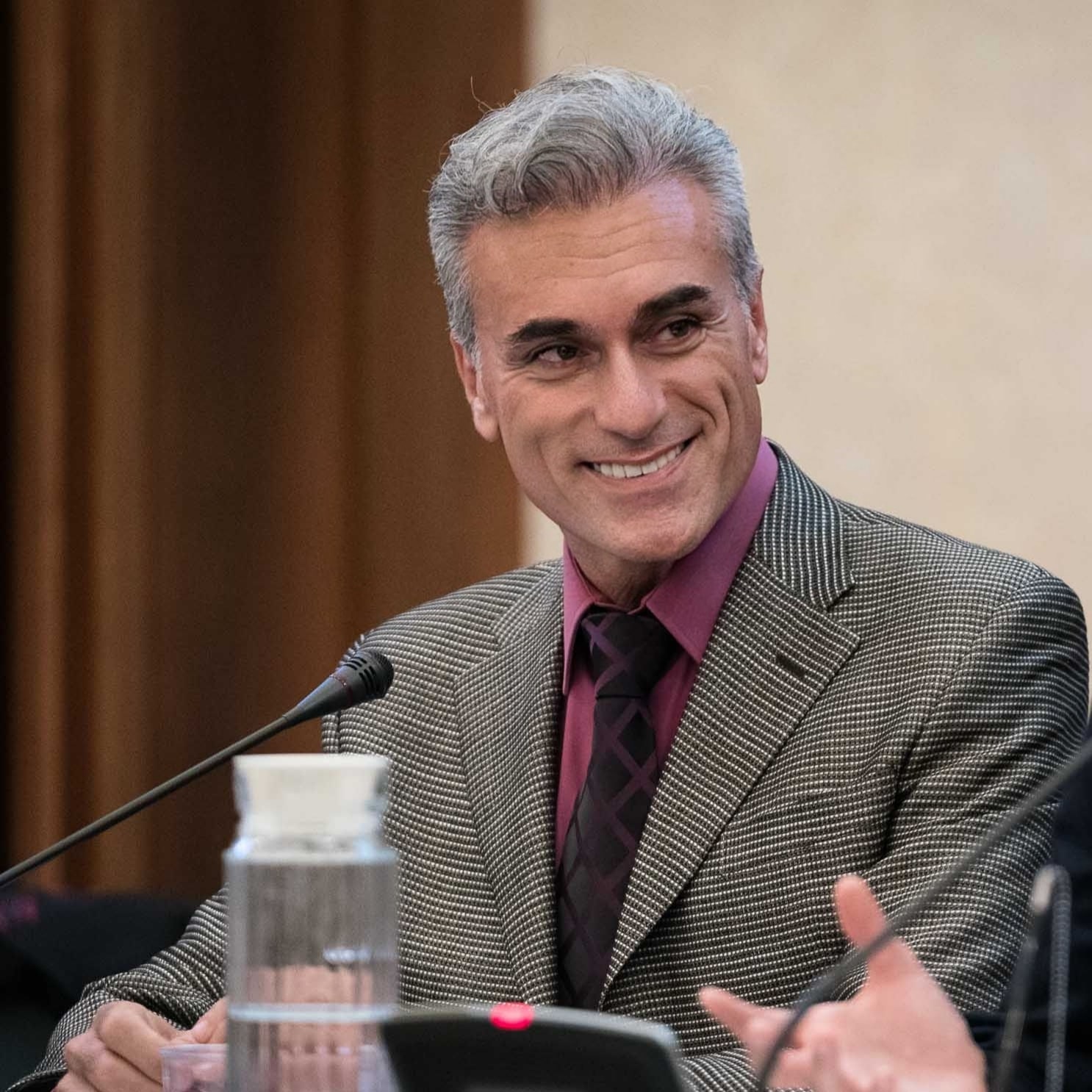 “Vaccini agli infermieri in prima linea, basta perdere tempo in campagne simboliche”