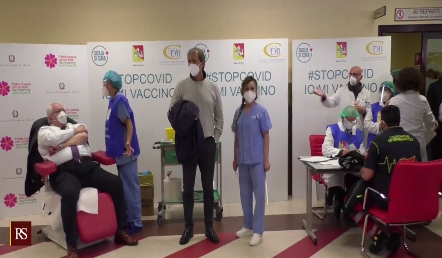 Galleria foto 'Vax Day, i vaccini finalmente a Palermo, oggi le prime somministrazioni nell’ospedale Civico' - foto 3