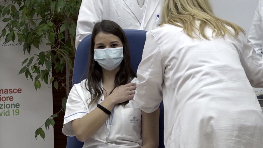 Vaccini, insulti e minacce sui social, “un clima pericoloso” Vaccini, insulti e minacce sui social, “un clima pericoloso”