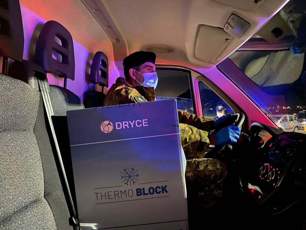 Galleria foto 'Vax Day, i vaccini finalmente a Palermo, oggi le prime somministrazioni nell’ospedale Civico' - foto 9