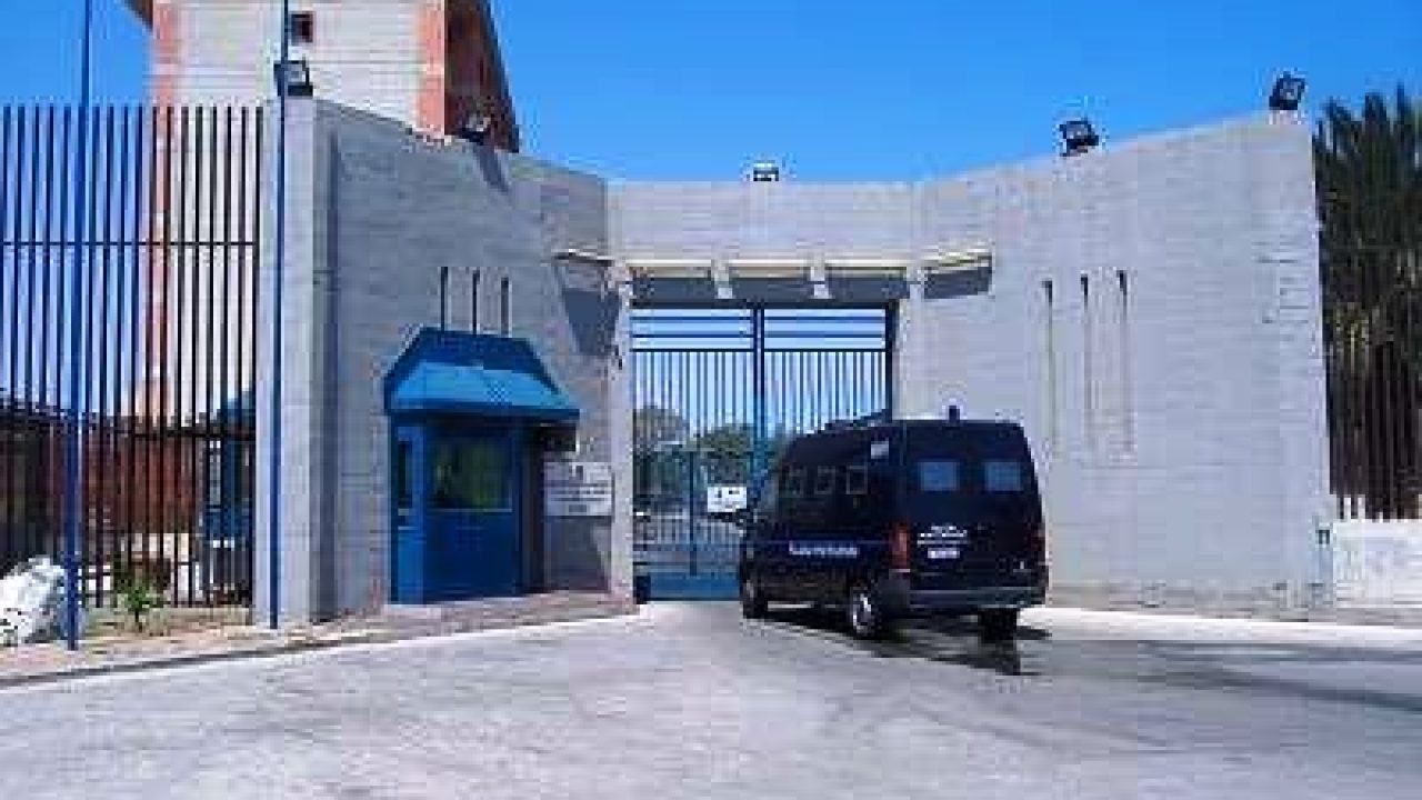 Sovraffollamento alle stelle e organico “insufficiente”: visita al carcere di Augusta