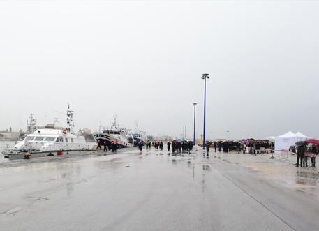 Tornati a casa i 18 pescatori liberati, negativi i test rapidi