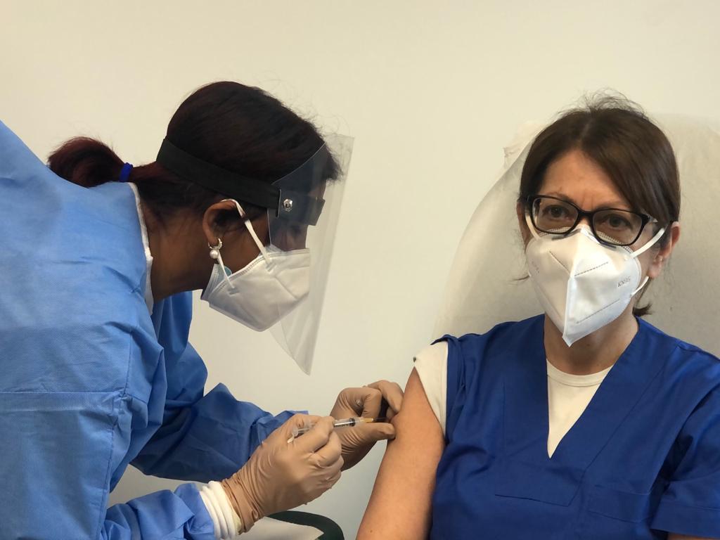 Al San Marco e al Policlinico i primi vaccini per il personale sanitario