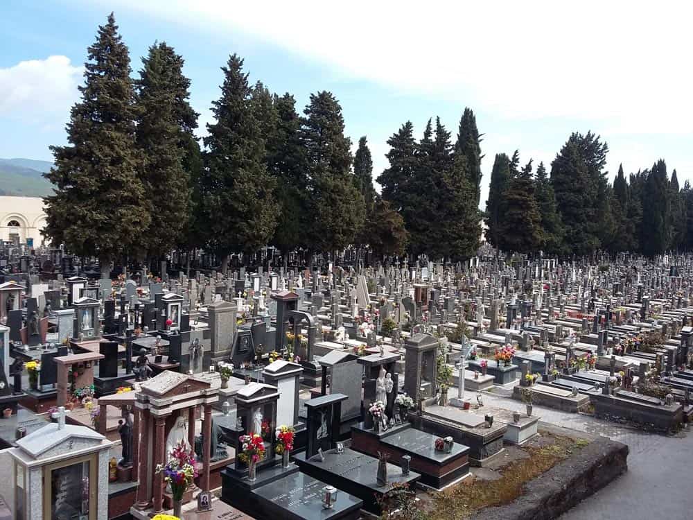Palermo, caos servizi cimiteriali tra ritardi ed errori