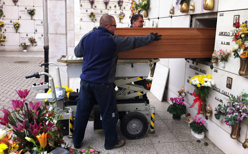 Cimitero di Palermo, emergenza senza fine