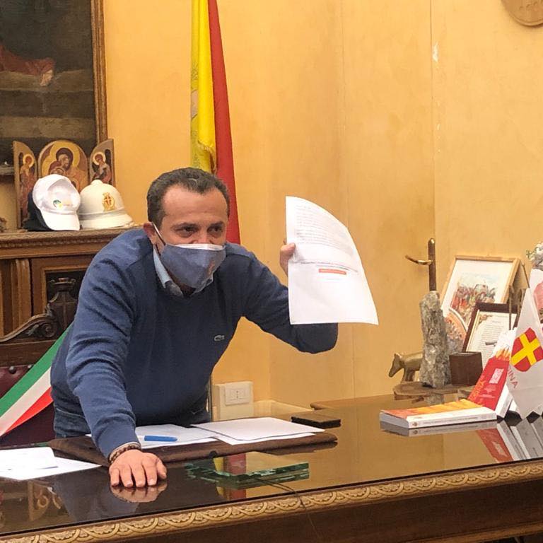 Messina, è sempre Cateno De Luca contro tutti