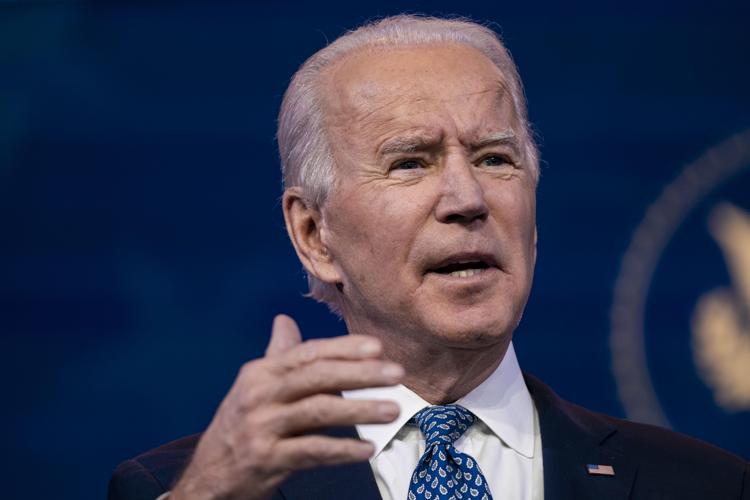 Usa, Biden: “Da intelligenza artificiale enorme potenziale ed enorme pericolo”