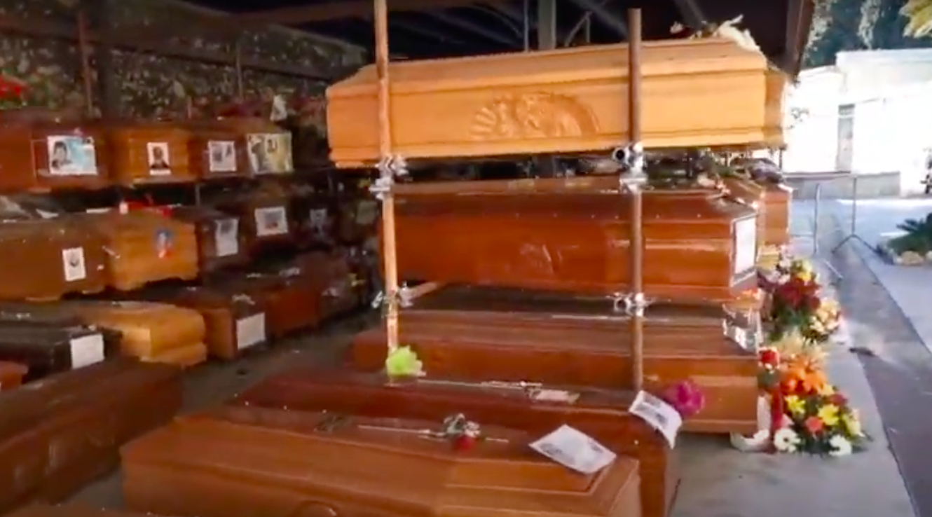 Palermo, cimitero Rotoli vergogna infinita, 1000 bare in attesa di sepoltura e rifiuti – Video