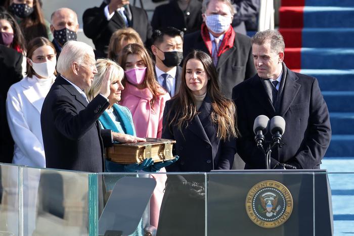 Il giuramento di Biden, l’addio di Trump, le foto più belle