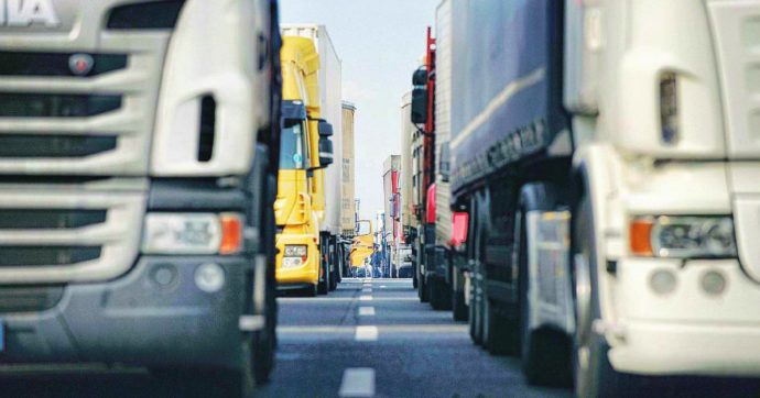 Protesta camionisti prende piede, code al nord, le ultime