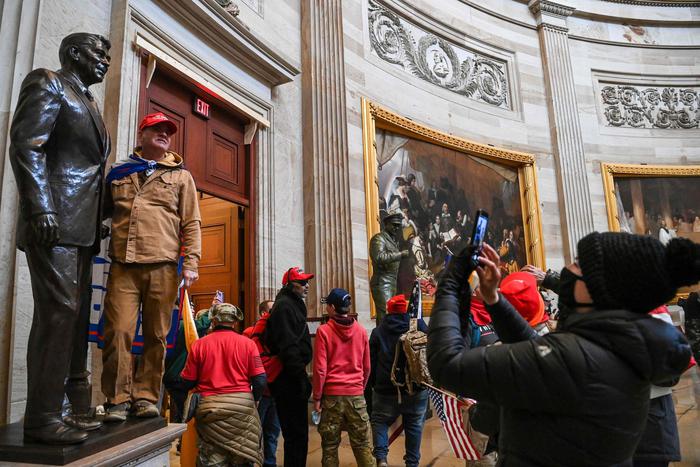Galleria foto 'Usa, un “assalto alla democrazia” chiude l’era di Donald Trump' - foto 4