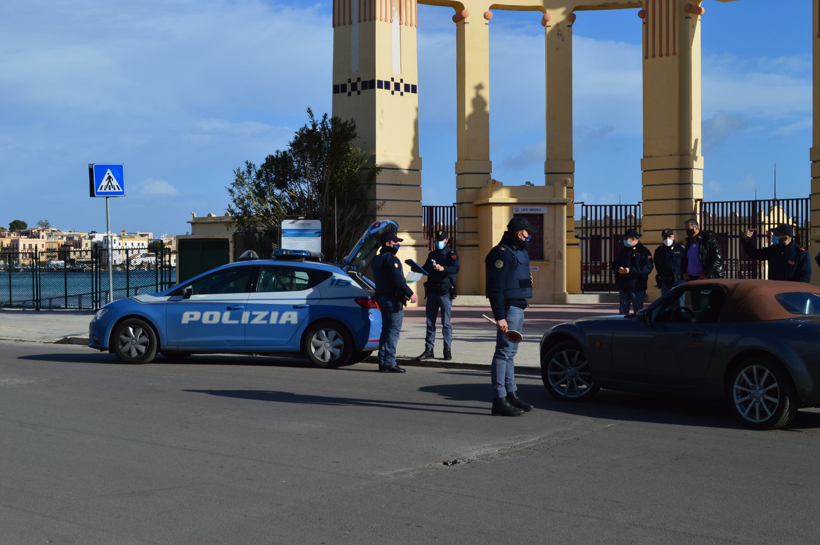 Coppie appartate e case fantasma, le assurde scuse ai controlli