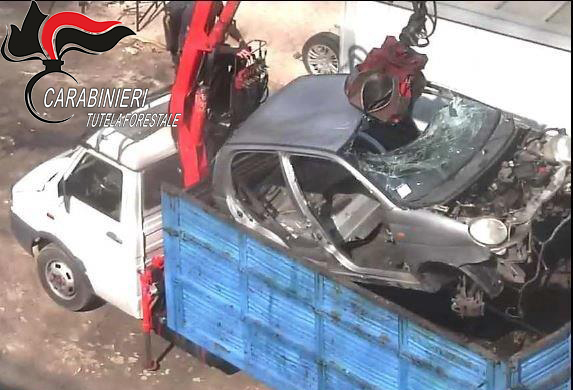 Rifiuti illeciti a Palermo, scattano 38 denunce