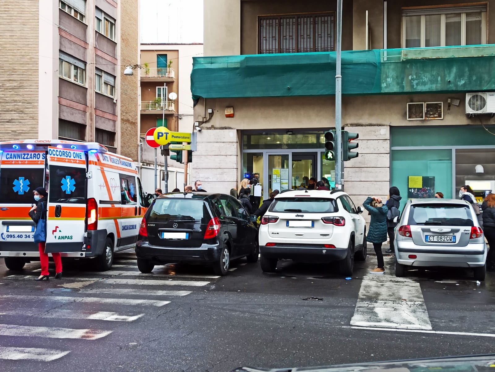 Catania, uffici postali sotto stress, lunghe code e assembramenti