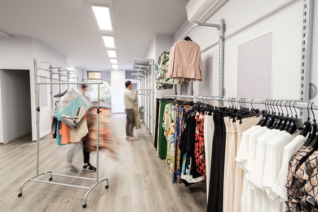 Covid, allarme omicron, sindacati, “Chiudere centri commerciali nel weekend”