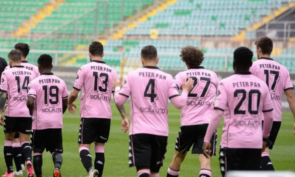 Maglie del Palermo all’asta per raccolta fondi Asilo Peter Pan