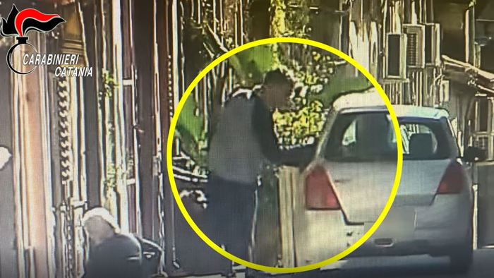 Droga, Catania, cocaina e crack a domicilio, arresti