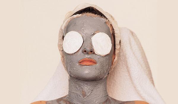 Covid e zone rosse, parrucchieri e barbieri aperti, estetiste no