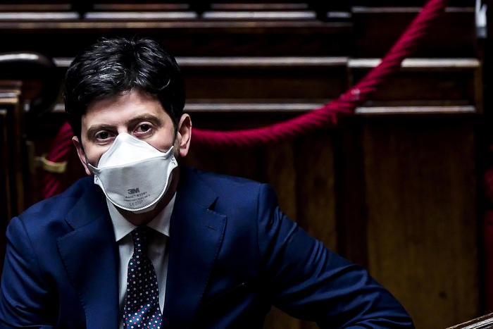 Covid, Feste, l’Italia ora corre verso la zona arancione