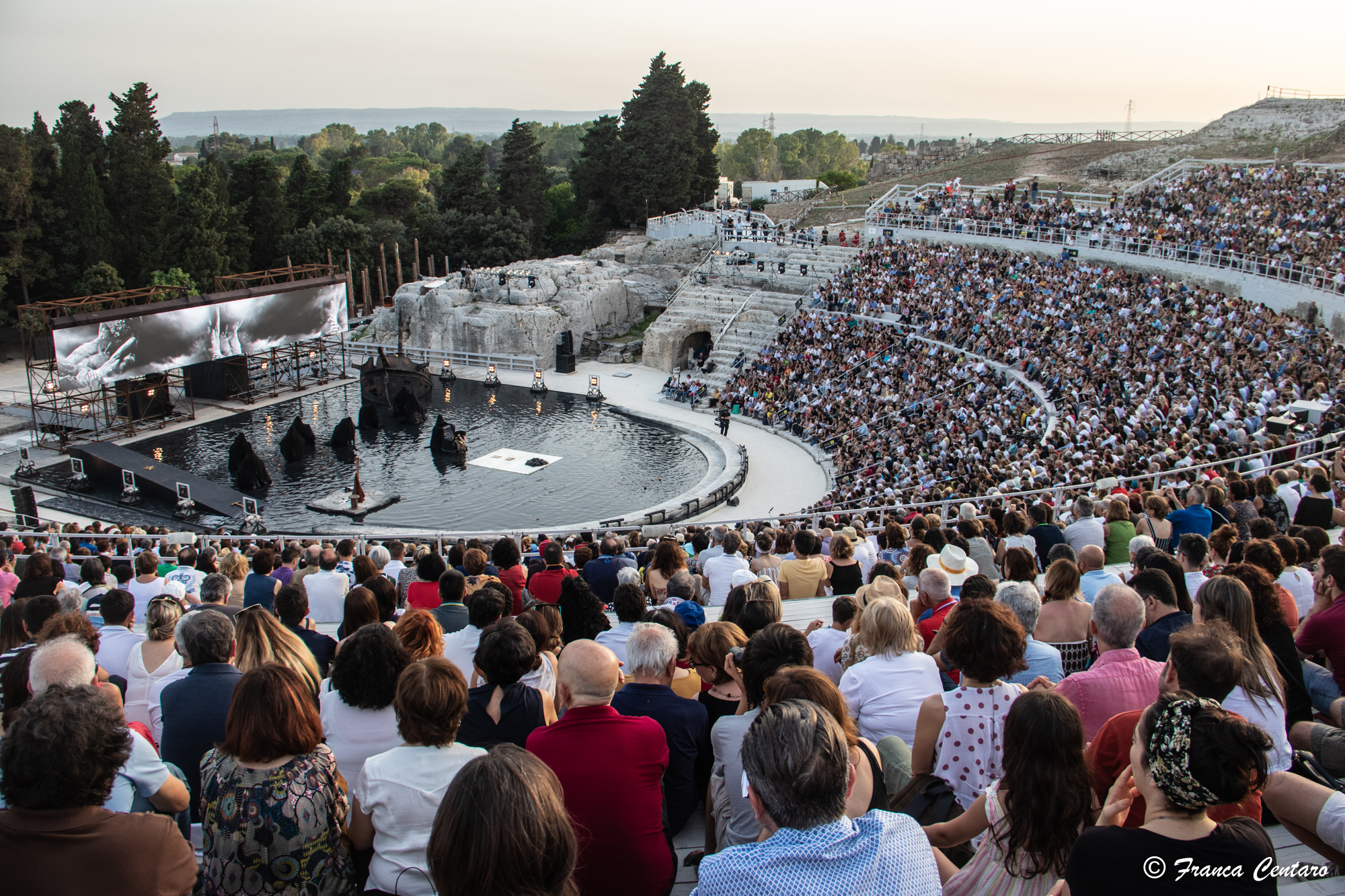Siracusa, il Teatro Greco è davvero a rischio per qualche concerto?