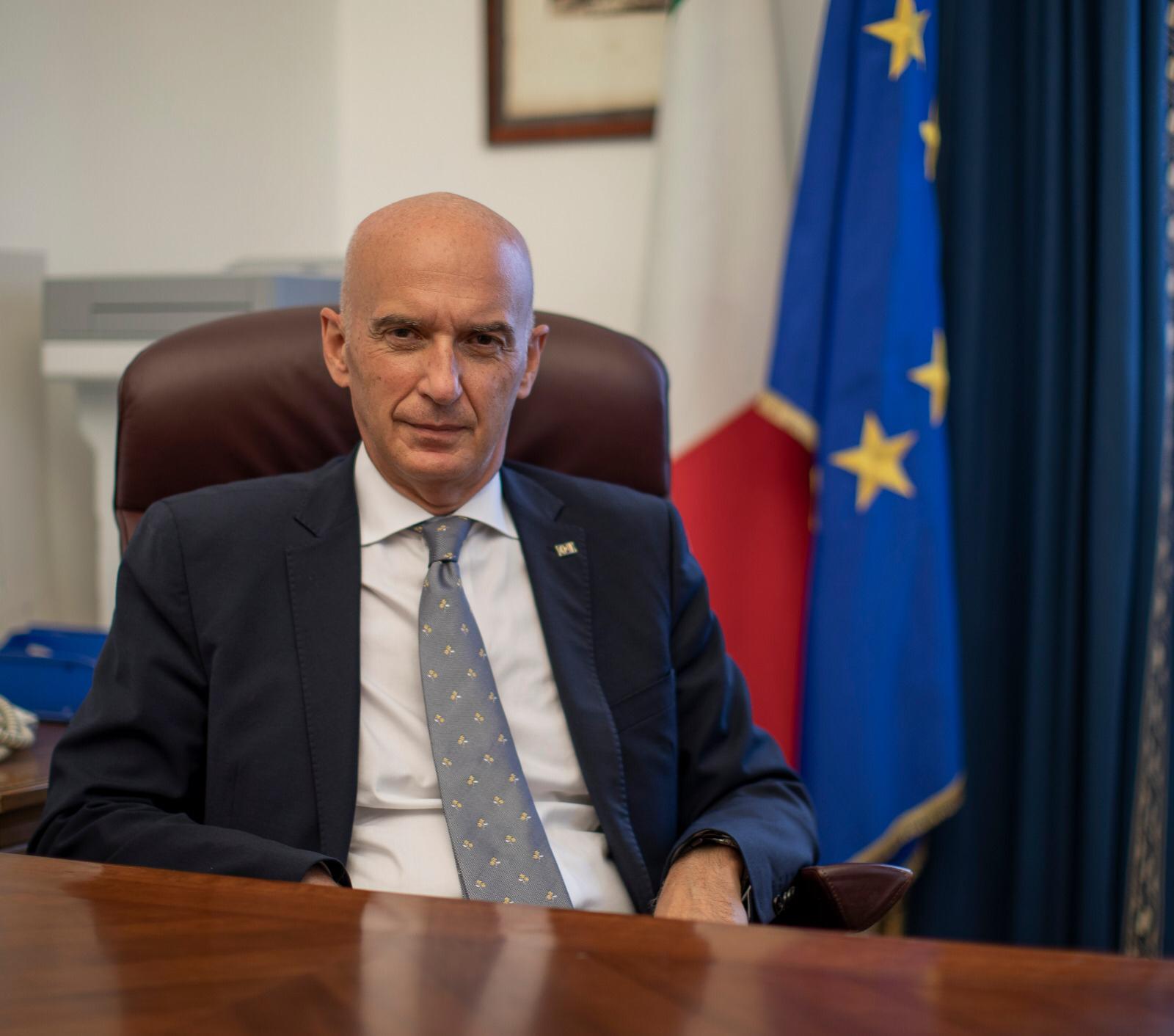 Virologi in tv solo con autorizzazione, caso arriva in Parlamento