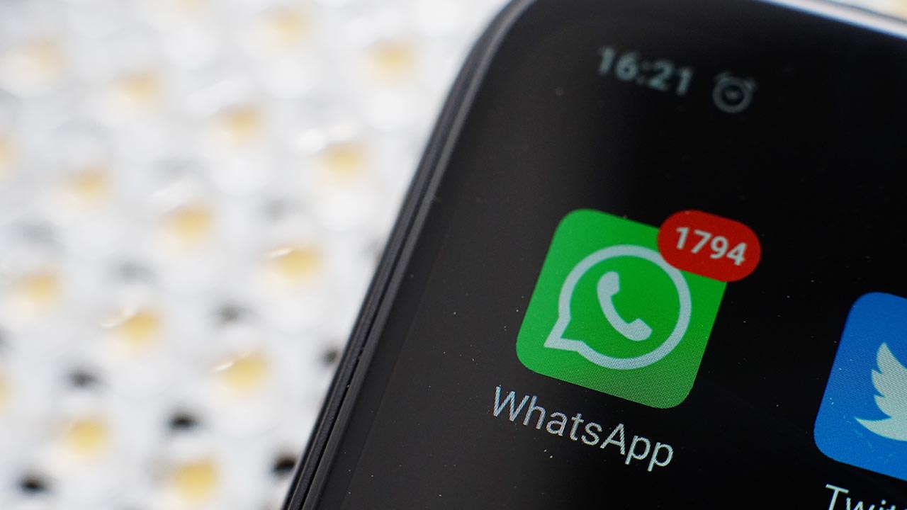WhatsApp e account clonati, i consigli del Codacons