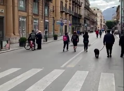 Se questa è una zona rossa: folla in strada a Palermo