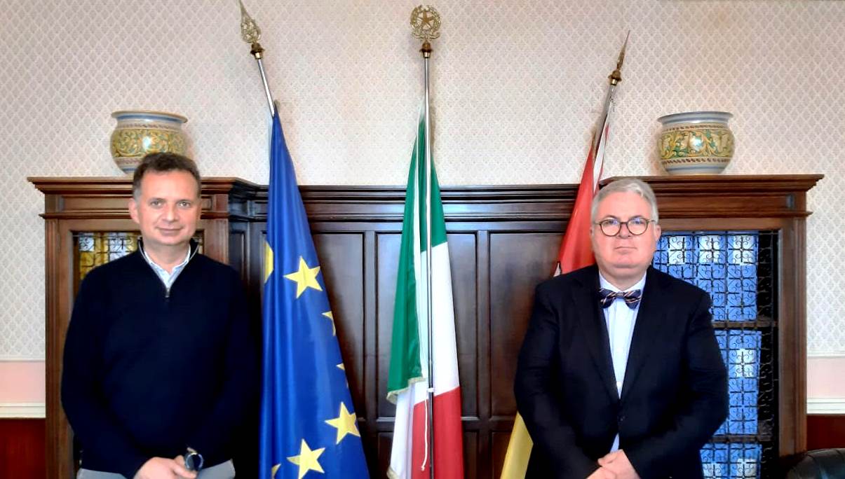 Agrigento, istituzioni e privati insieme per campagna vaccinale