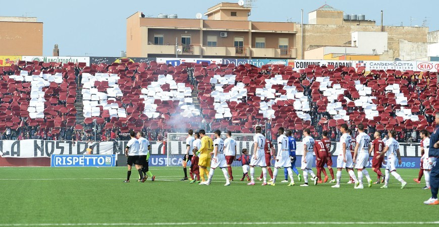 Calcio, Trapani cerca società per riportare squadra in campo