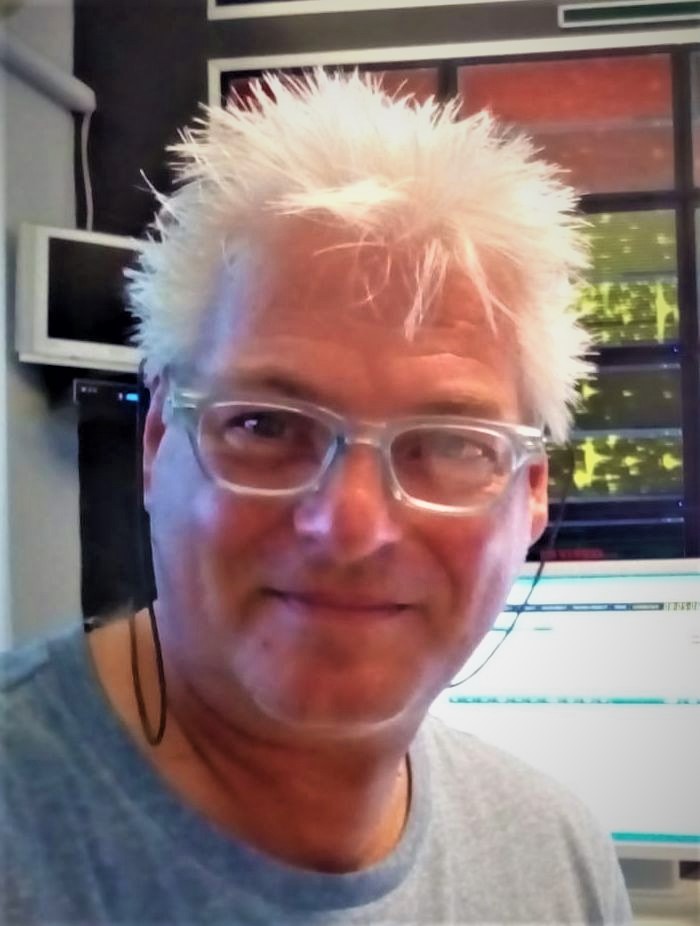 Etna, alta colonna di cenere dal cratere Sud est