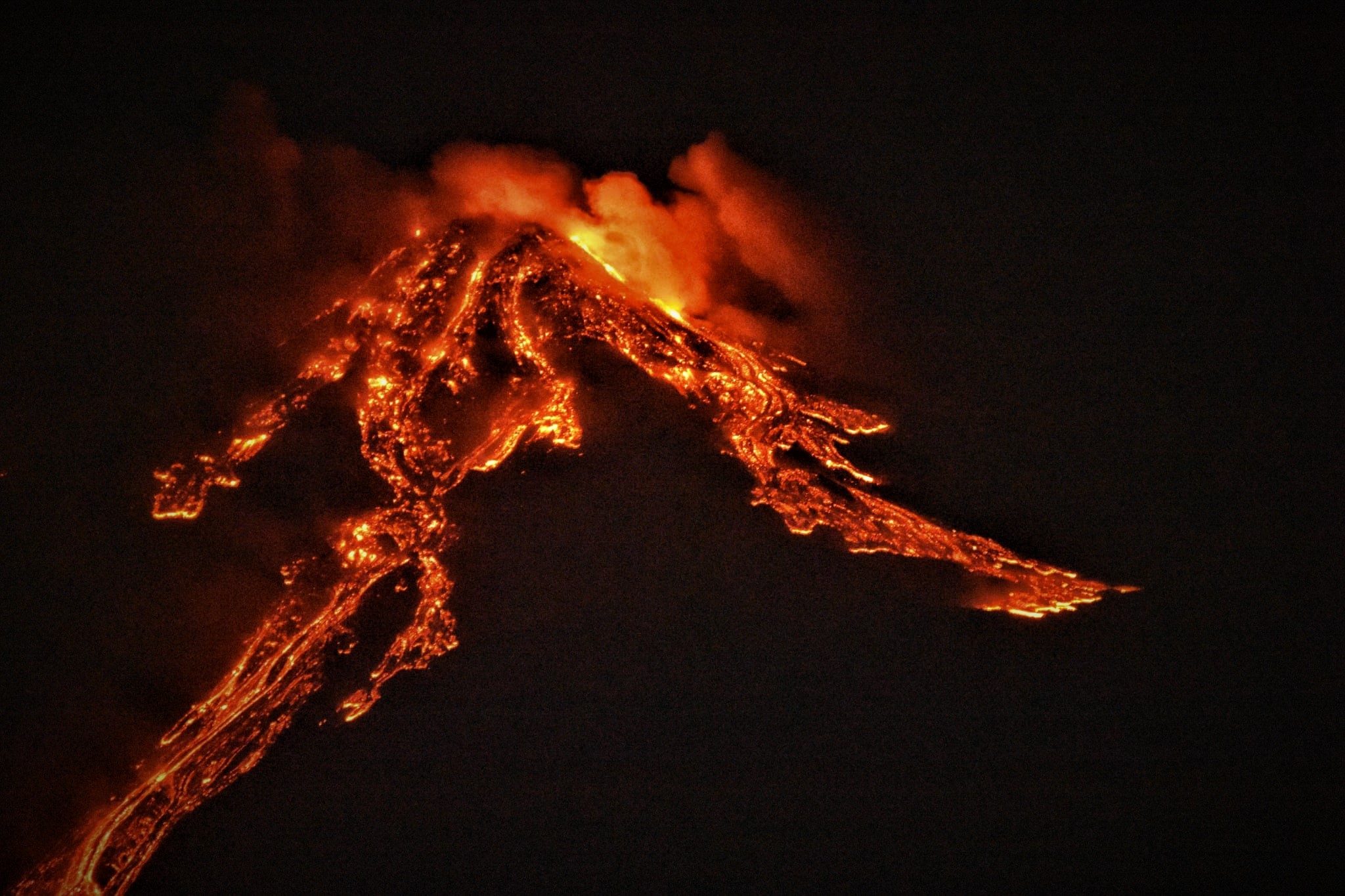 Lapilli Etna diventano souvenir per aiutare donna malata di tumore